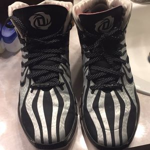 Derrick rose 🌹 zebra adidas shoes.